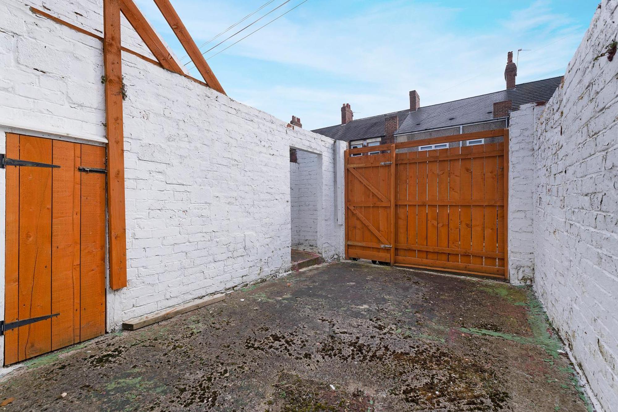 New! 2br In Biddlestone Road