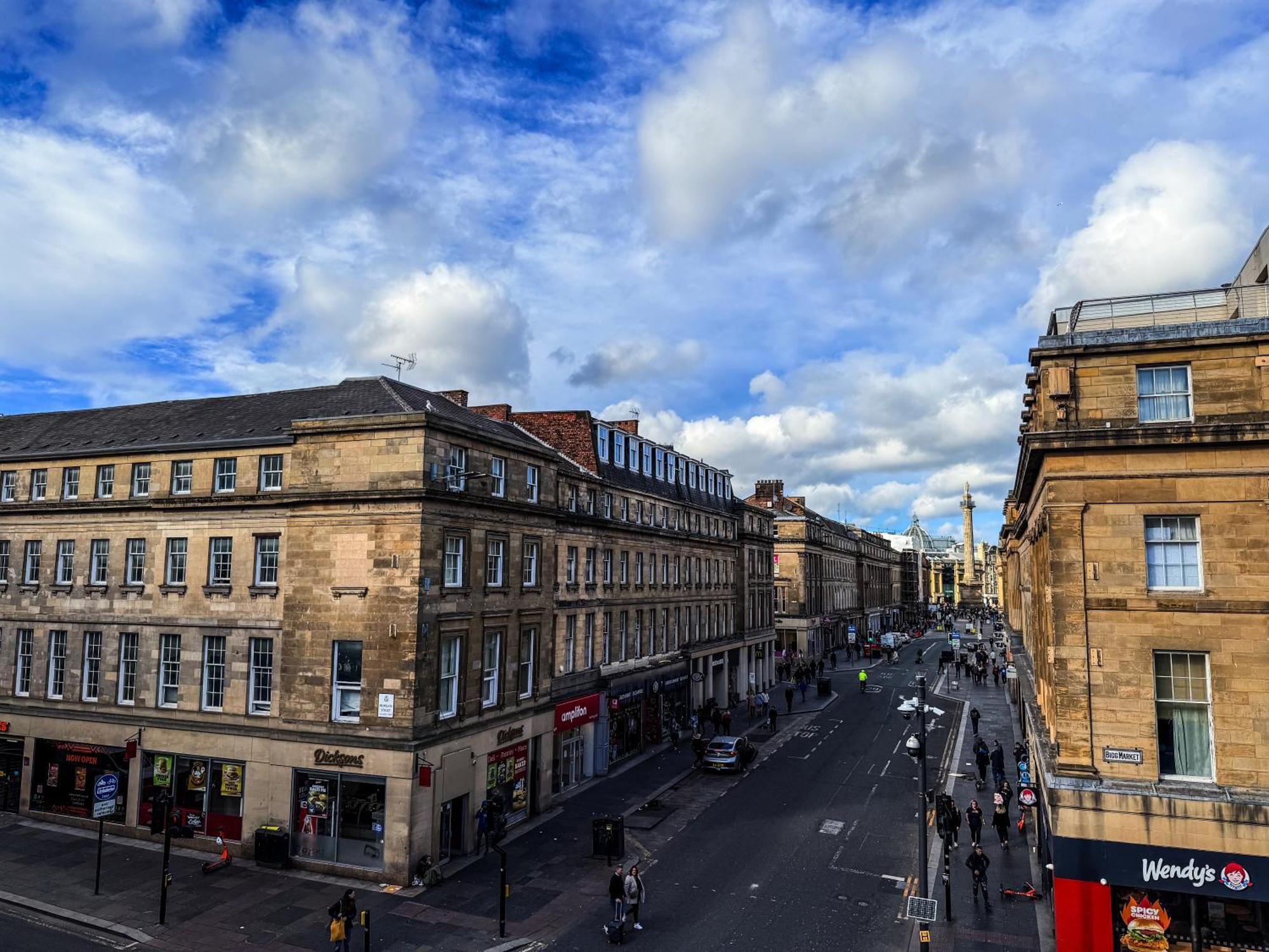 Apartment 3 Bedroom In The Heart Of - Modern - Sleeps 6