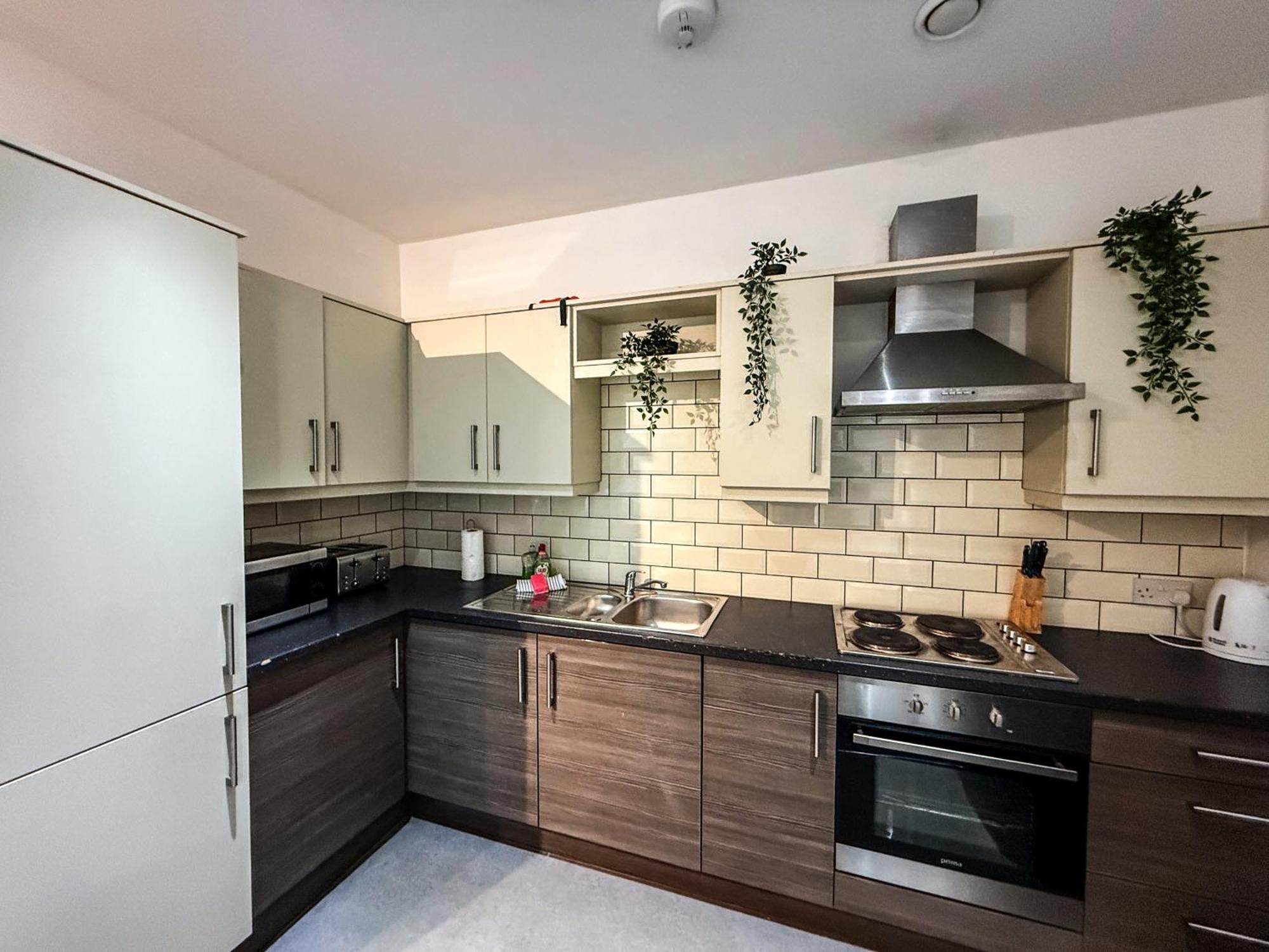 3 Bedroom In The Heart Of - Modern - Sleeps 6 Apartment *