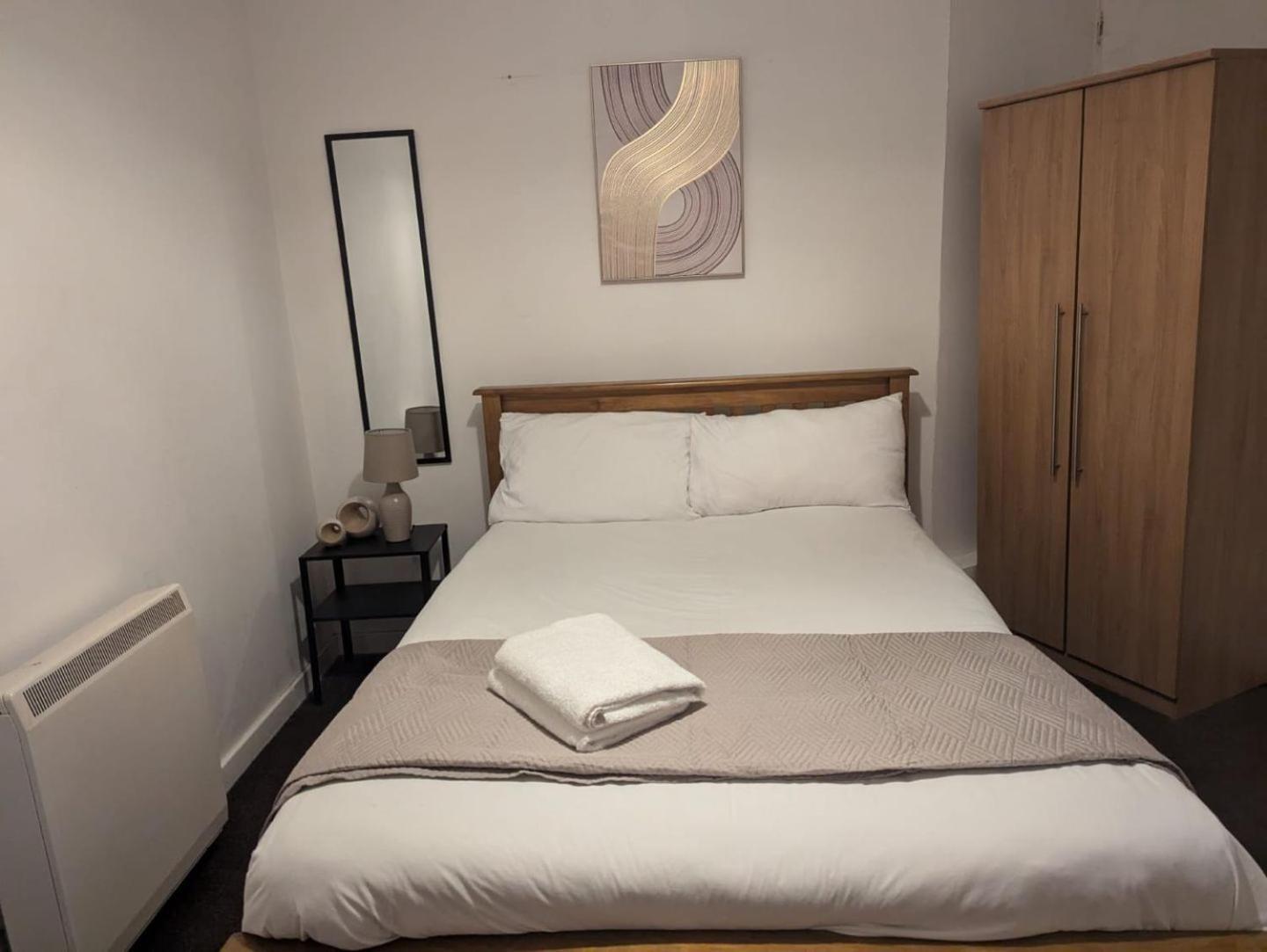 3 Bed Executive Apartment *