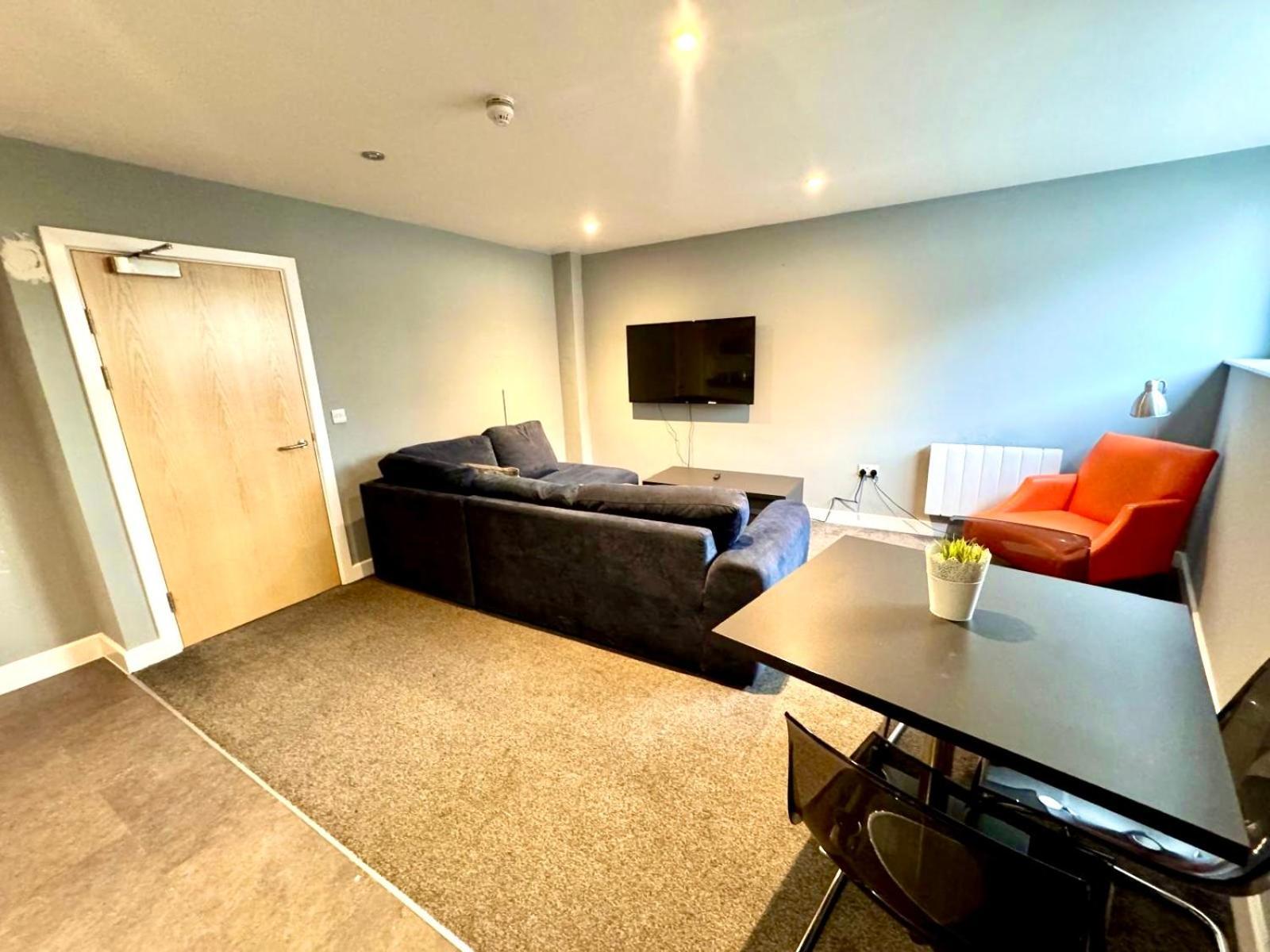 Modern With Views Of The Quayside Sleep 8 Free Parking
