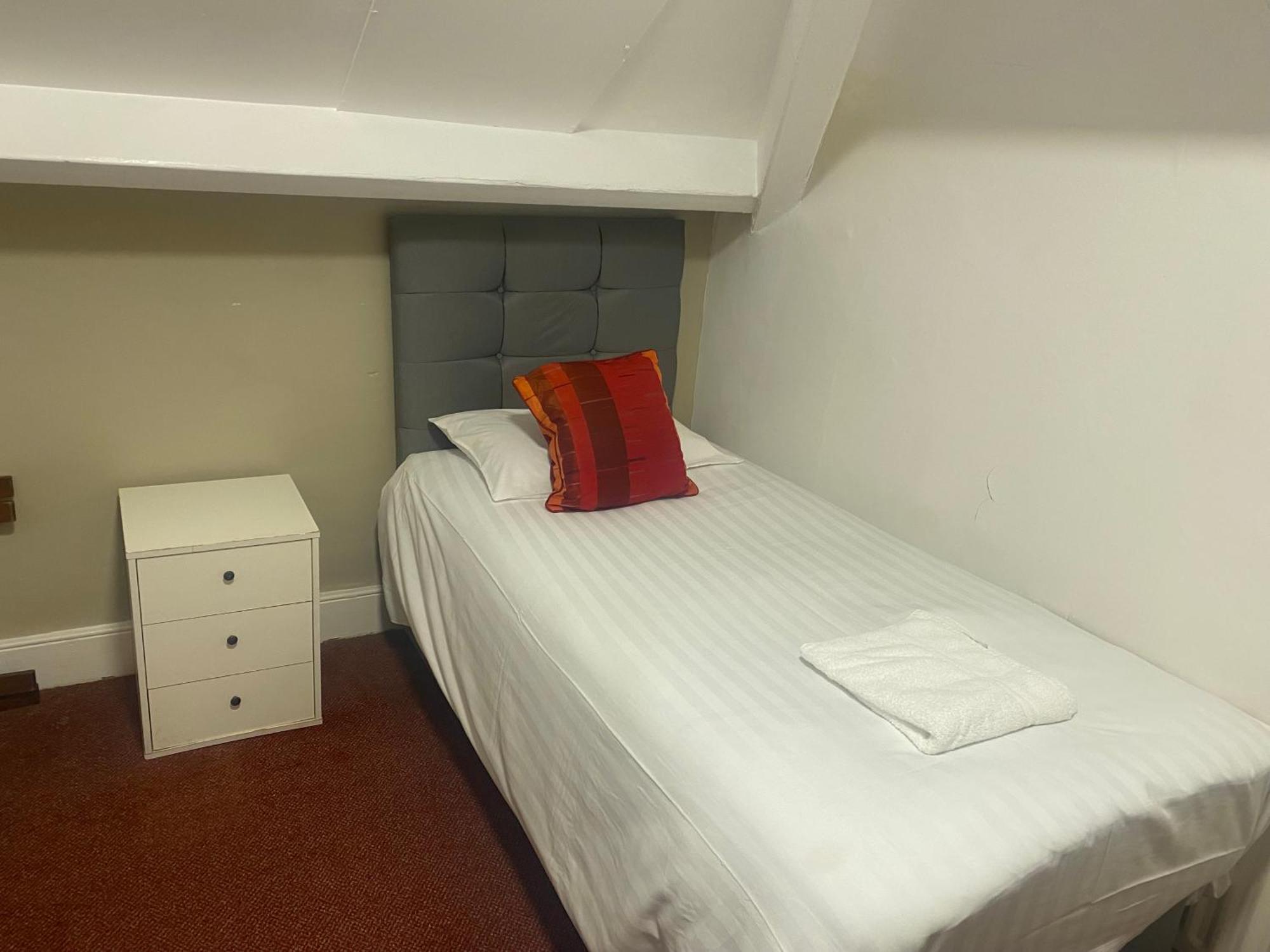 Hotel The Clifton 3*