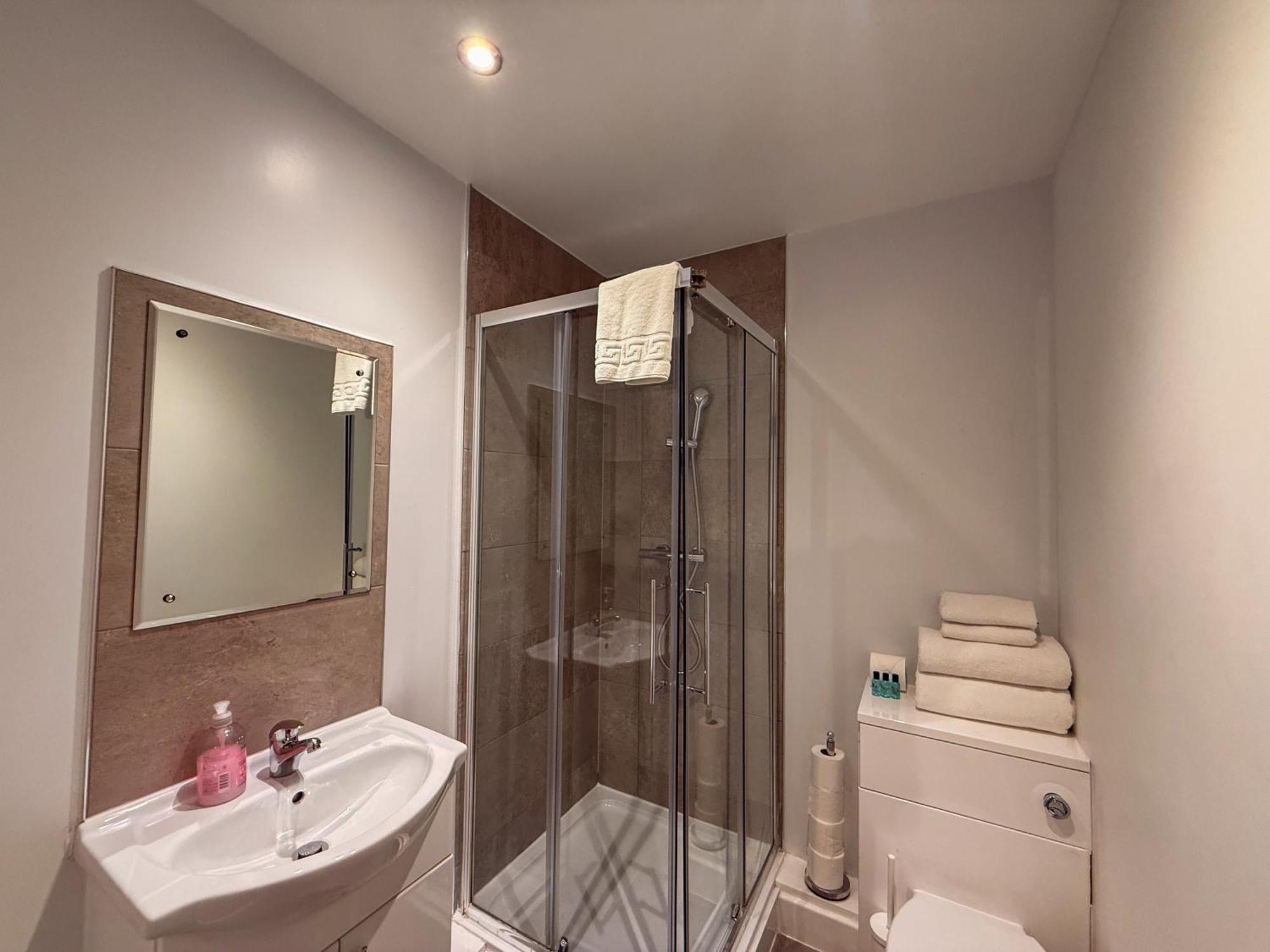 Apartment Modern 3 Bedroom Quayside - Sleeps 8 Free Parking