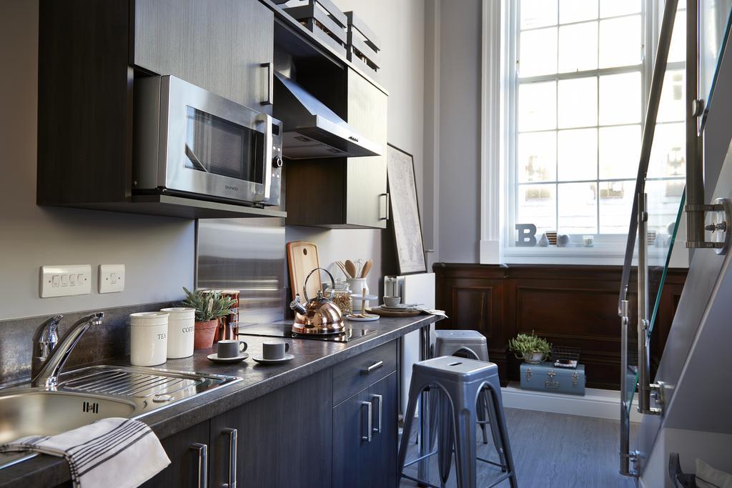 Apartment Plummer House *