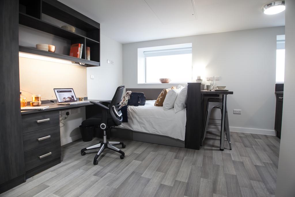 Plummer House Apartment