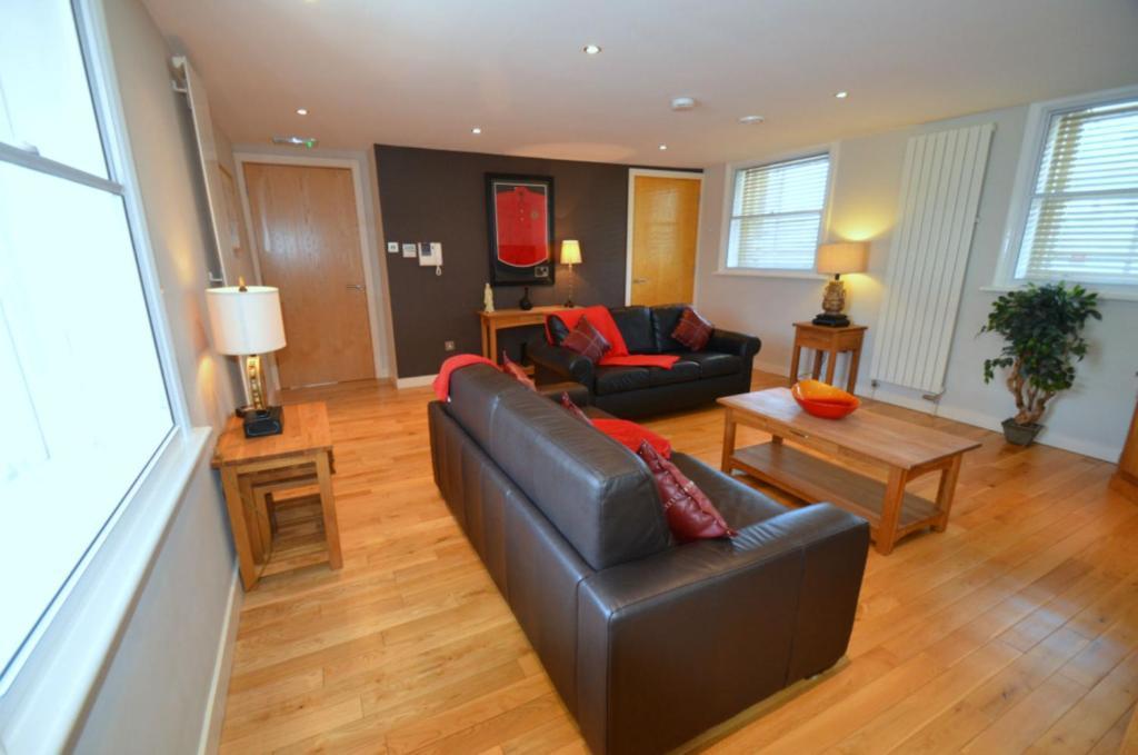 93a Grey Street
