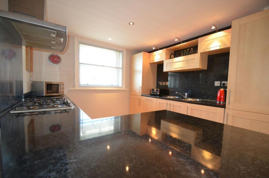 93a Grey Street
