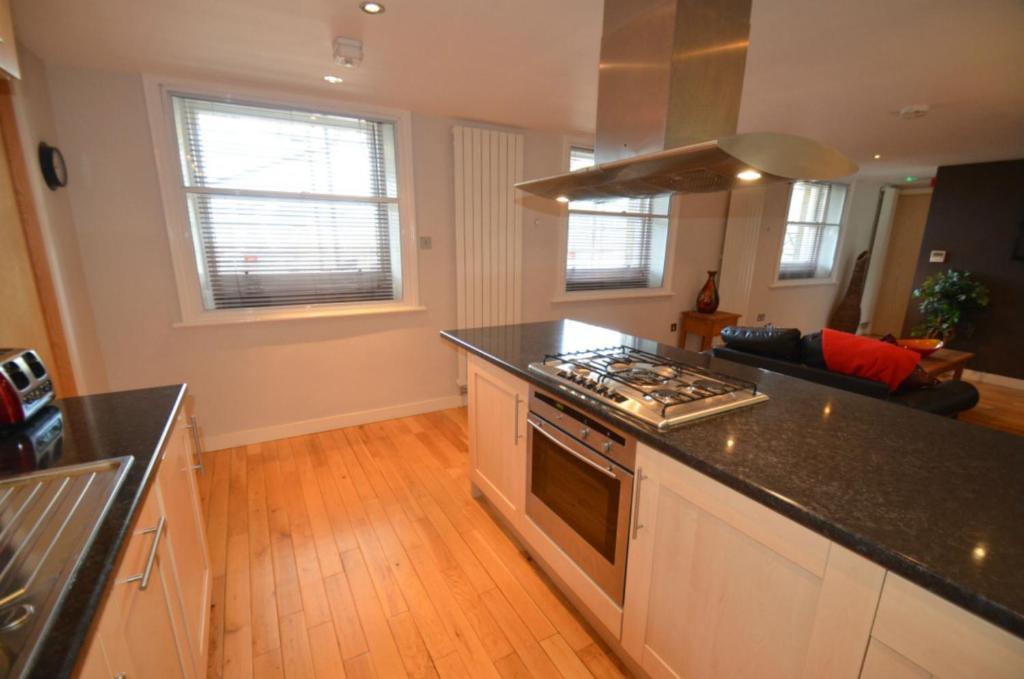 93a Grey Street Apartment *