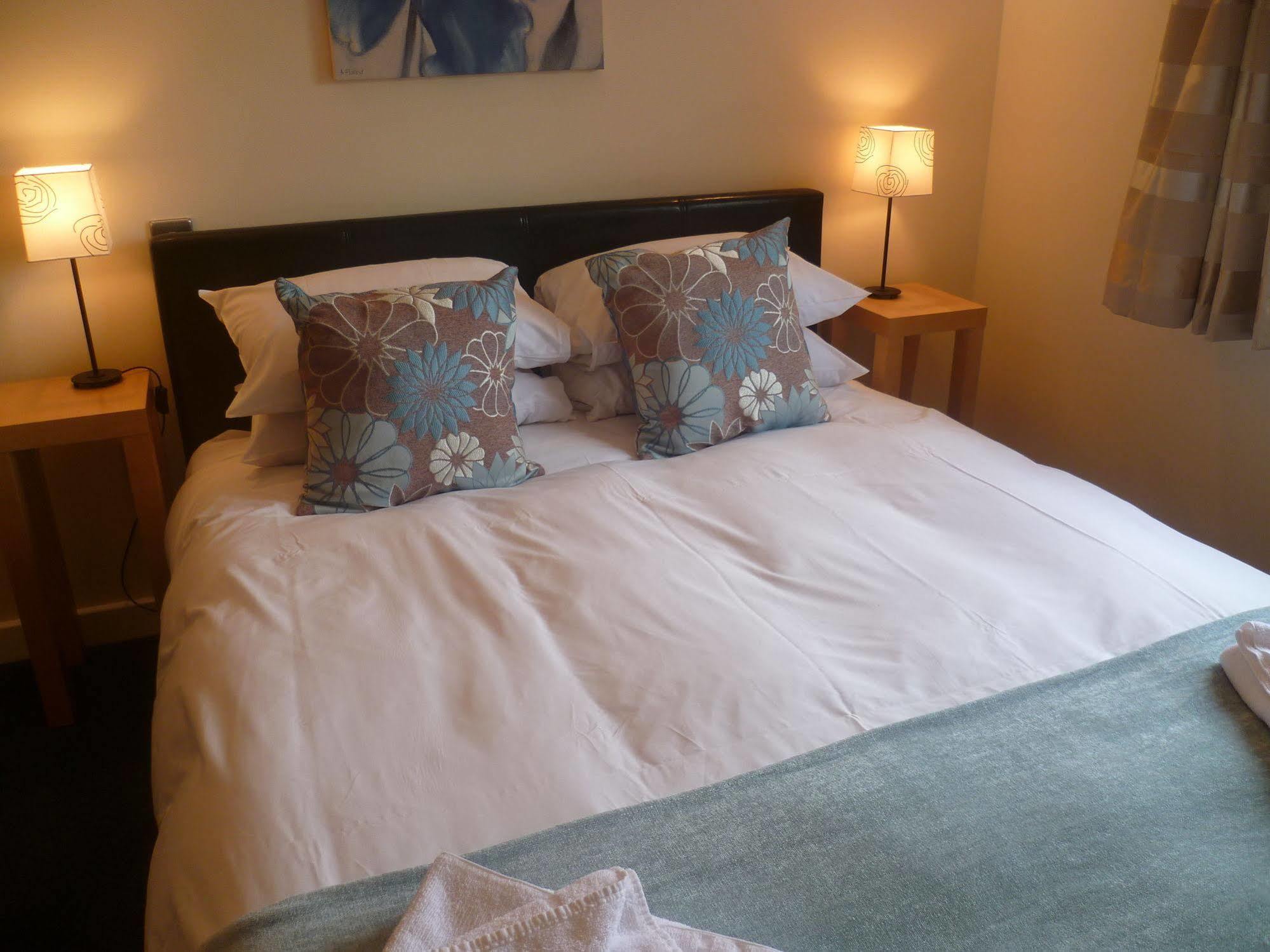 Apartment Crown 3b By Week2week Newcastle upon Tyne