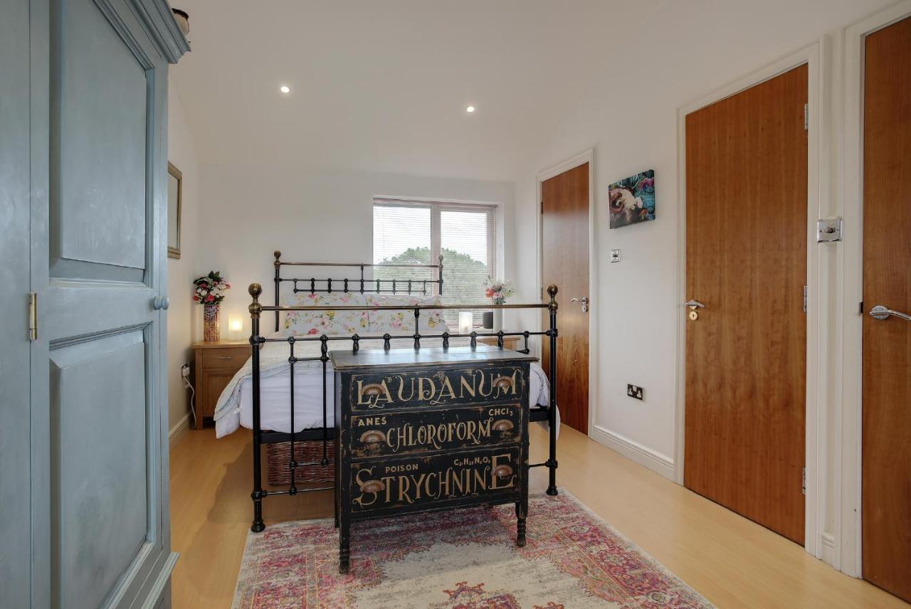 Beautiful Duplex Penthouse - Roof Garden, Views, Parking *