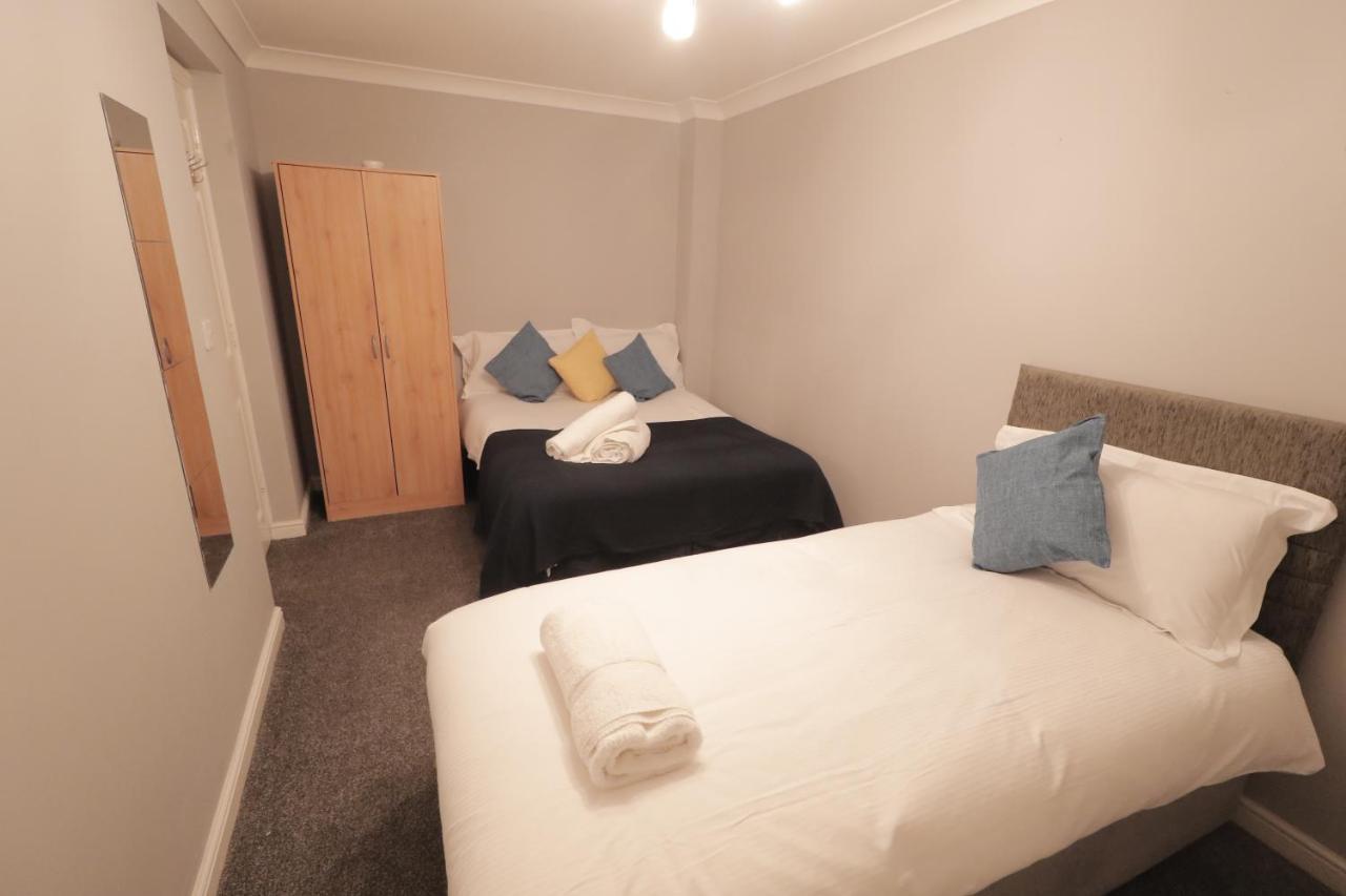 Modern Townhouse Perfect For Large Groups, Under One Roof, Just Over The Tyne
