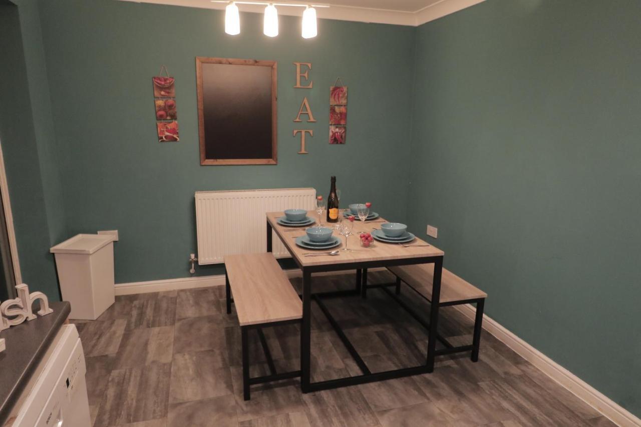 Modern Townhouse Perfect For Large Groups, Under One Roof, Just Over The Tyne Holiday home Newcastle upon Tyne
