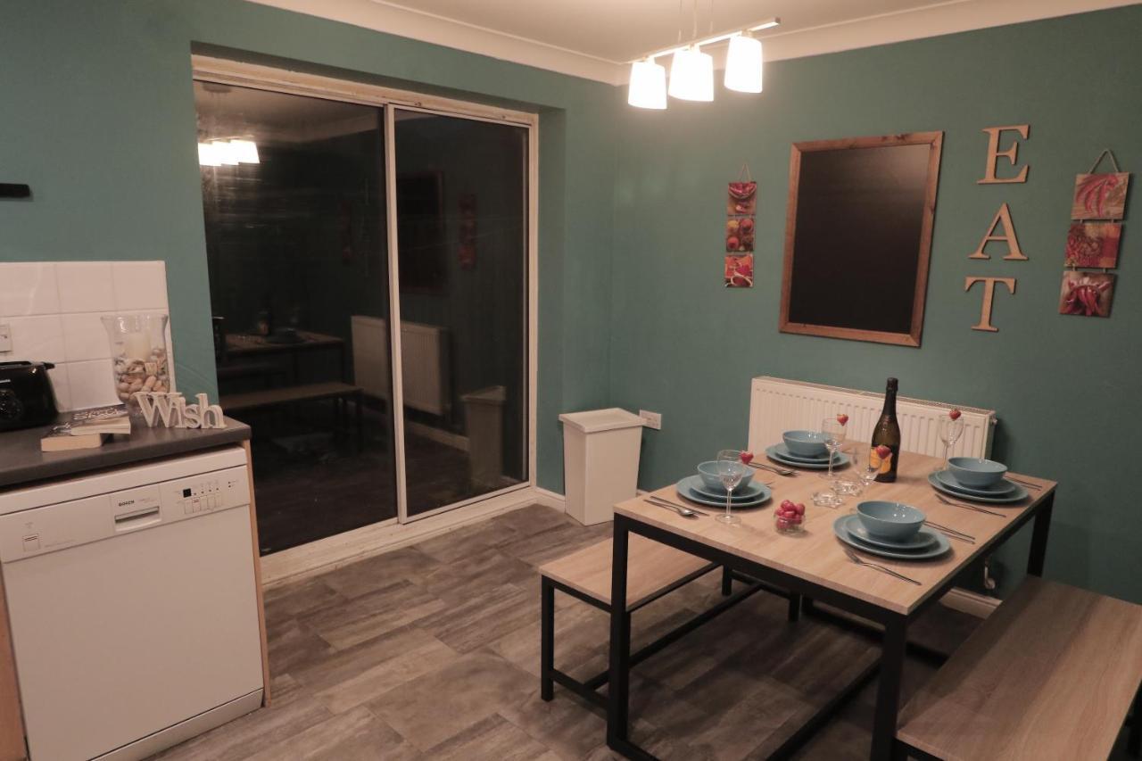 Modern Townhouse Perfect For Large Groups, Under One Roof, Just Over The Tyne Newcastle upon Tyne