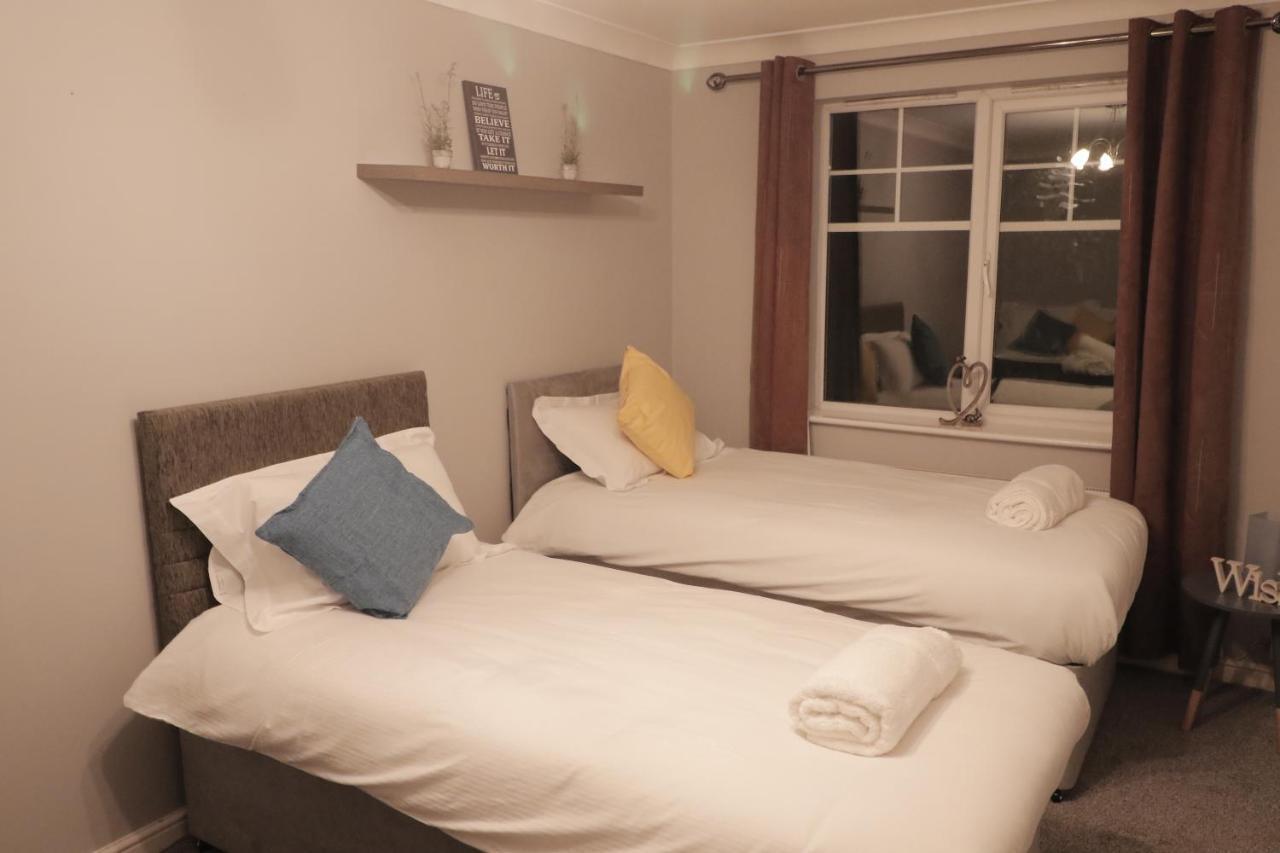 Modern Townhouse Perfect For Large Groups, Under One Roof, Just Over The Tyne *
