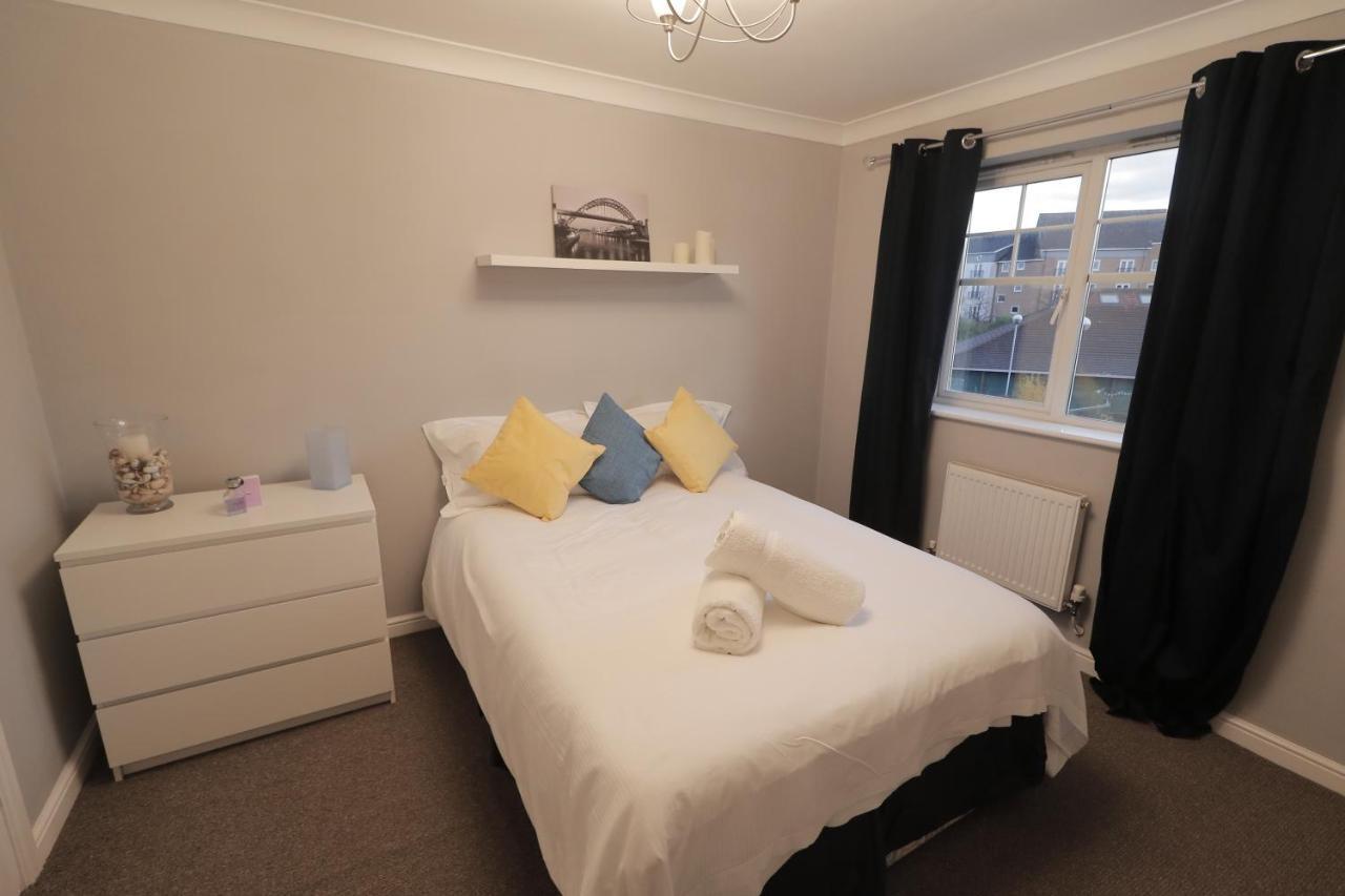 Modern Townhouse Perfect For Large Groups, Under One Roof, Just Over The Tyne * Newcastle upon Tyne