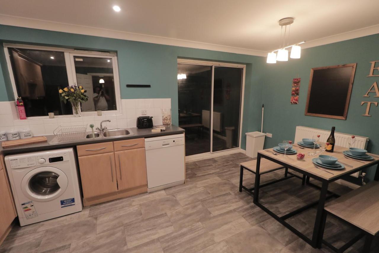 Holiday home Modern Townhouse Perfect For Large Groups, Under One Roof, Just Over The Tyne *