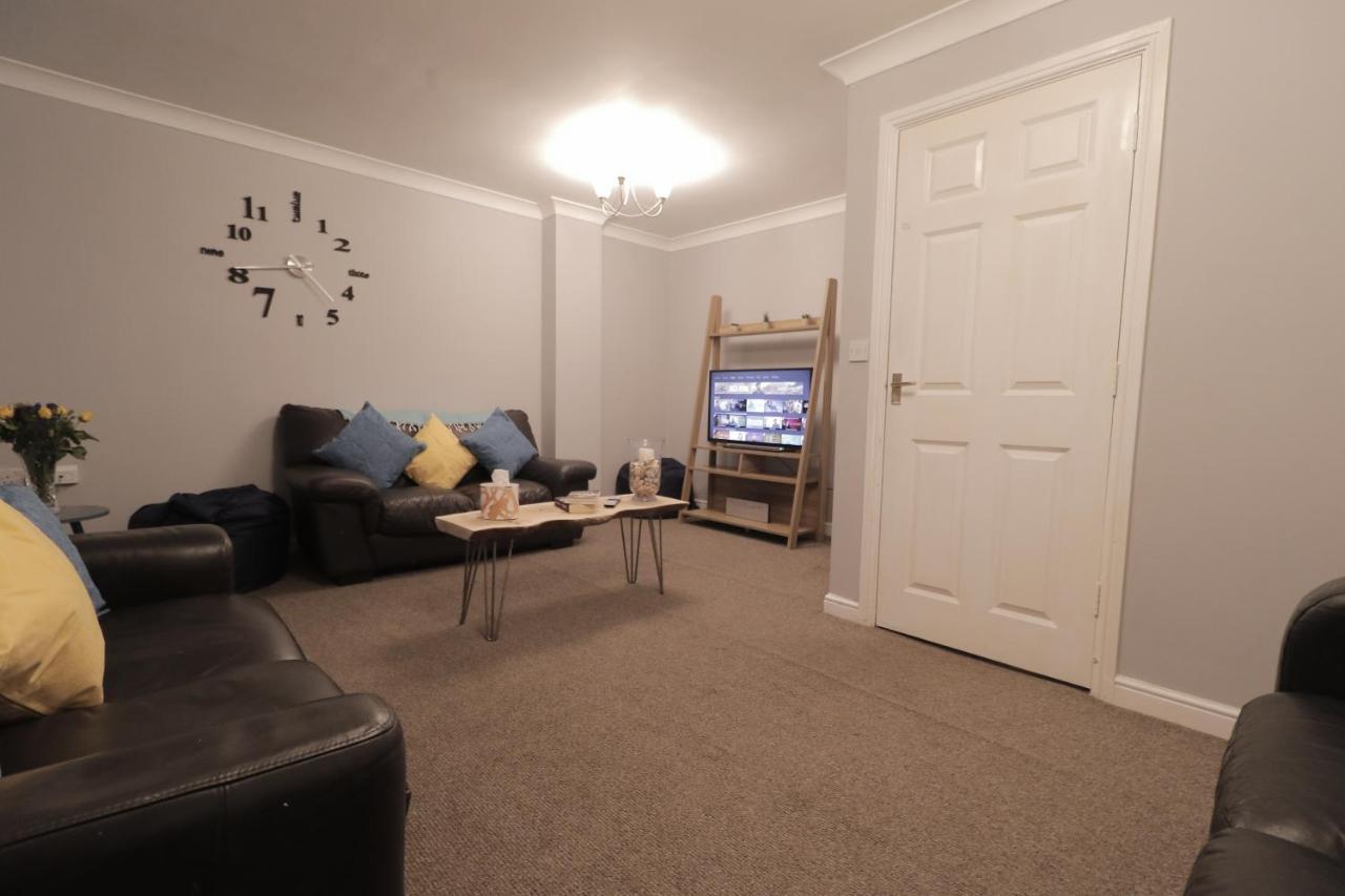 Modern Townhouse Perfect For Large Groups, Under One Roof, Just Over The Tyne * Newcastle upon Tyne