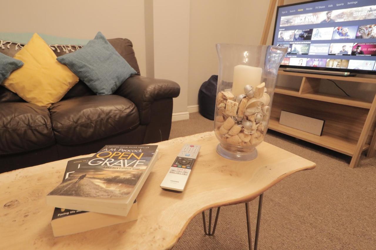 Modern Townhouse Perfect For Large Groups, Under One Roof, Just Over The Tyne *