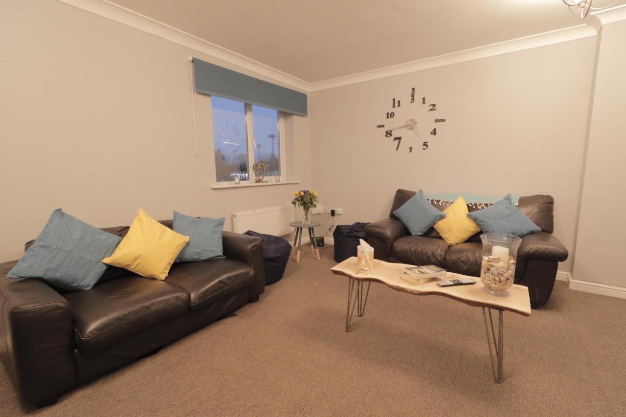 Modern Townhouse Perfect For Large Groups, Under One Roof, Just Over The Tyne Newcastle upon Tyne