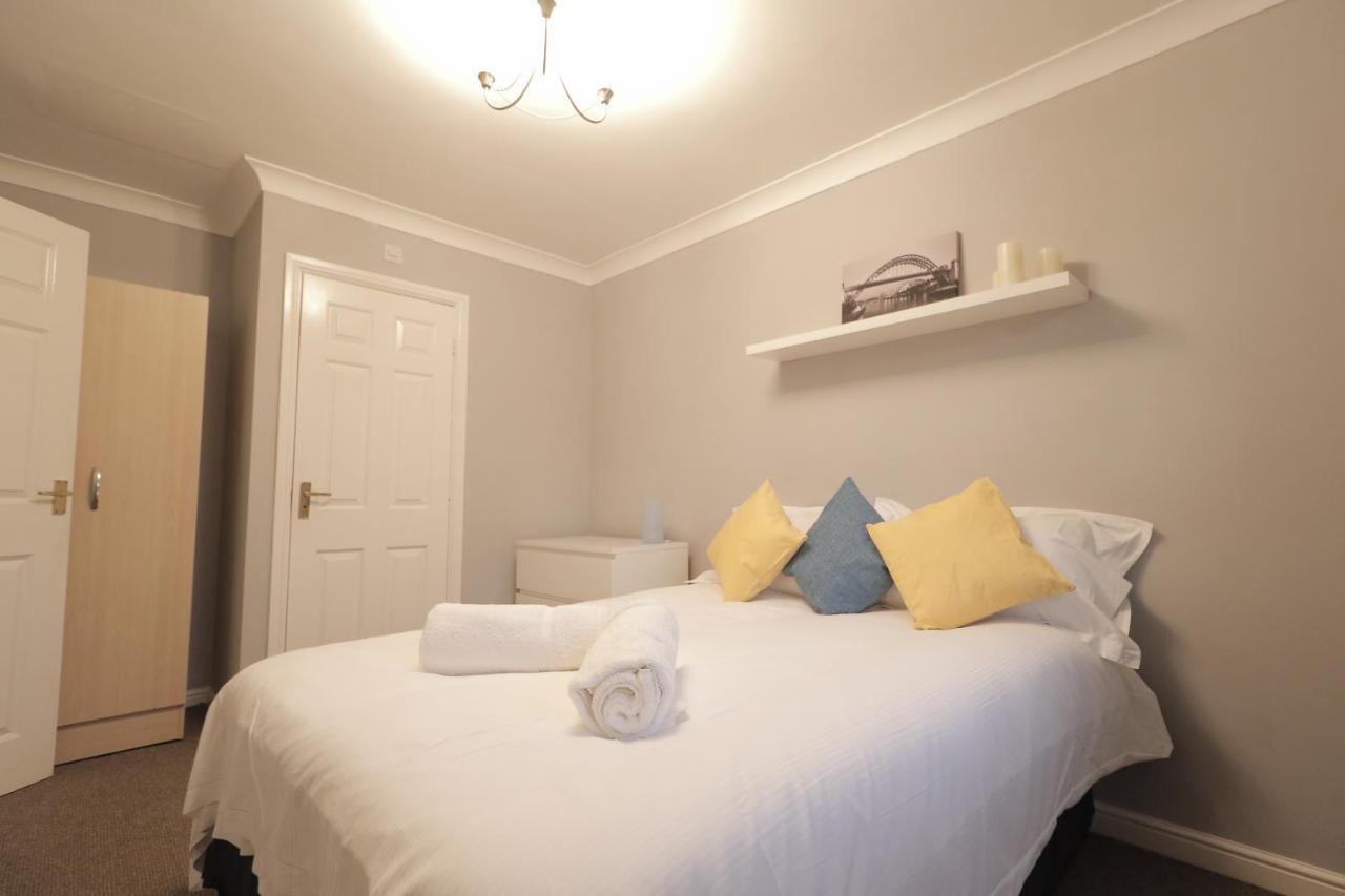Modern Townhouse Perfect For Large Groups, Under One Roof, Just Over The Tyne *
