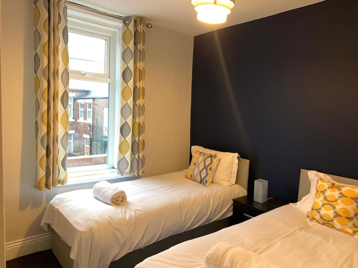 Rare Spacious Victorian House Perfect For Large Parties, Close To Everything