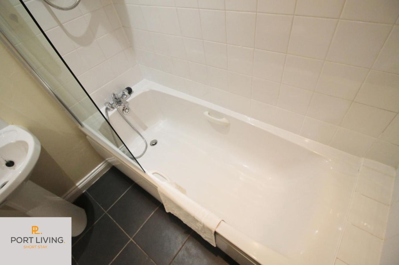 Apartment ---port Living--- - Jesmond - Apartment- 3 Beds - 3 Baths - 1-6 Guests *