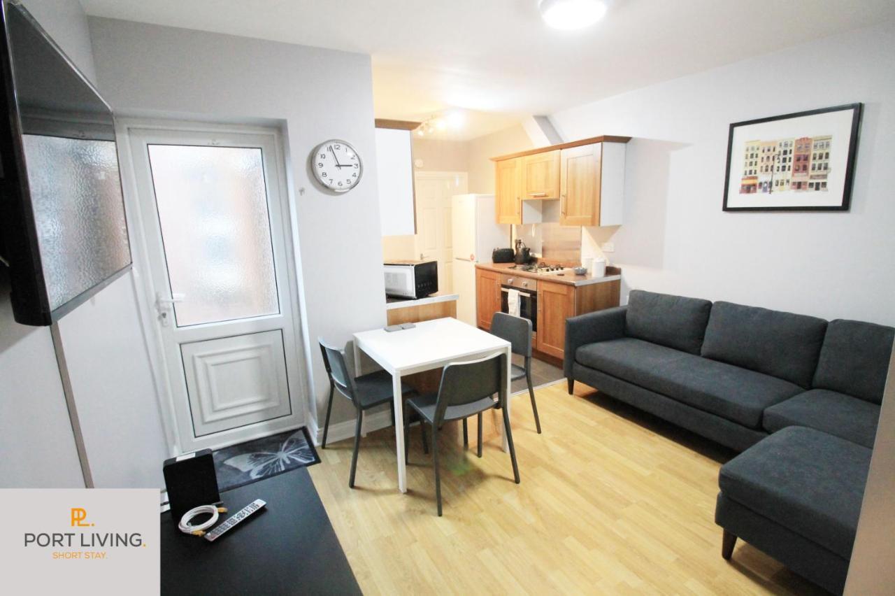 Apartment ---port Living--- - Jesmond - Apartment- 3 Beds - 3 Baths - 1-6 Guests *