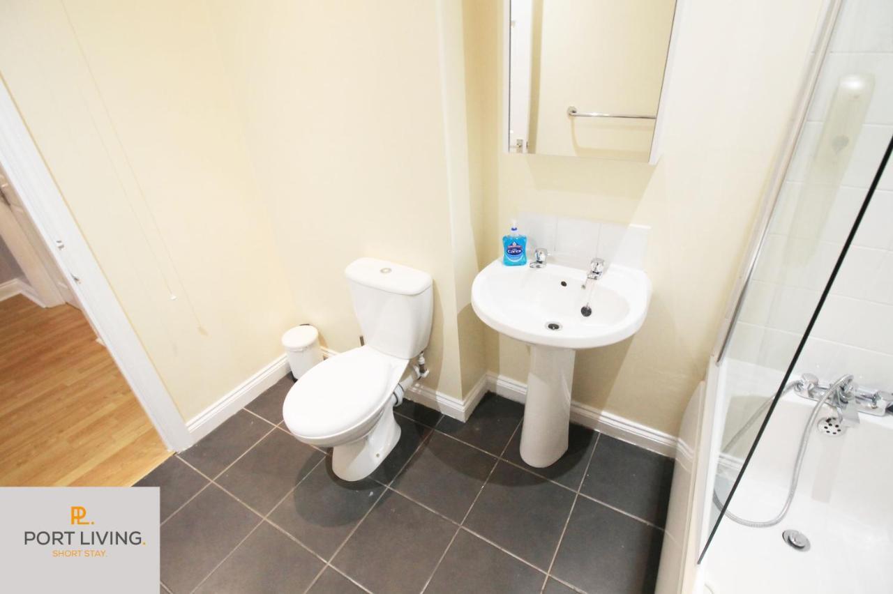 ---port Living--- - Jesmond - Apartment- 3 Beds - 3 Baths - 1-6 Guests *