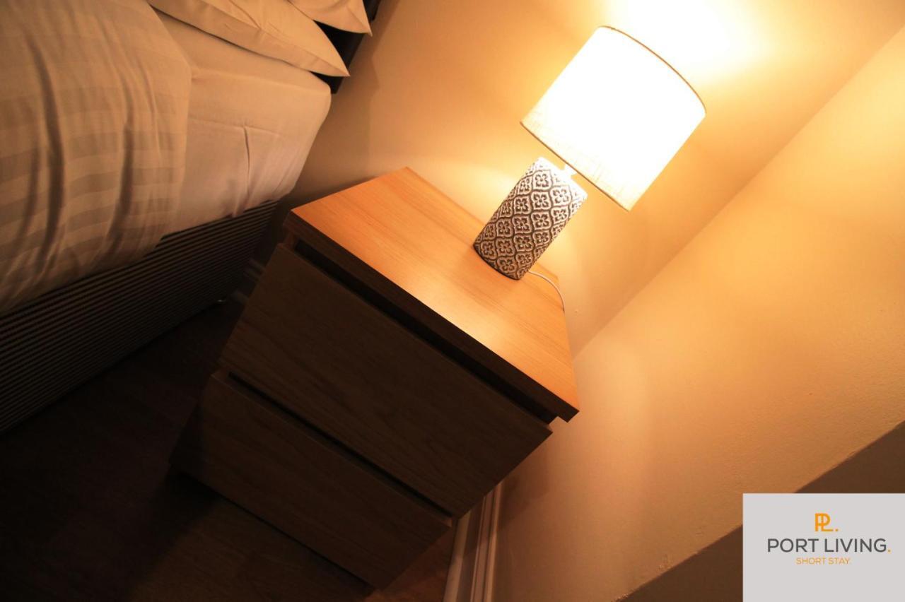 ---port Living--- - Jesmond - Apartment- 3 Beds - 3 Baths - 1-6 Guests Apartment *