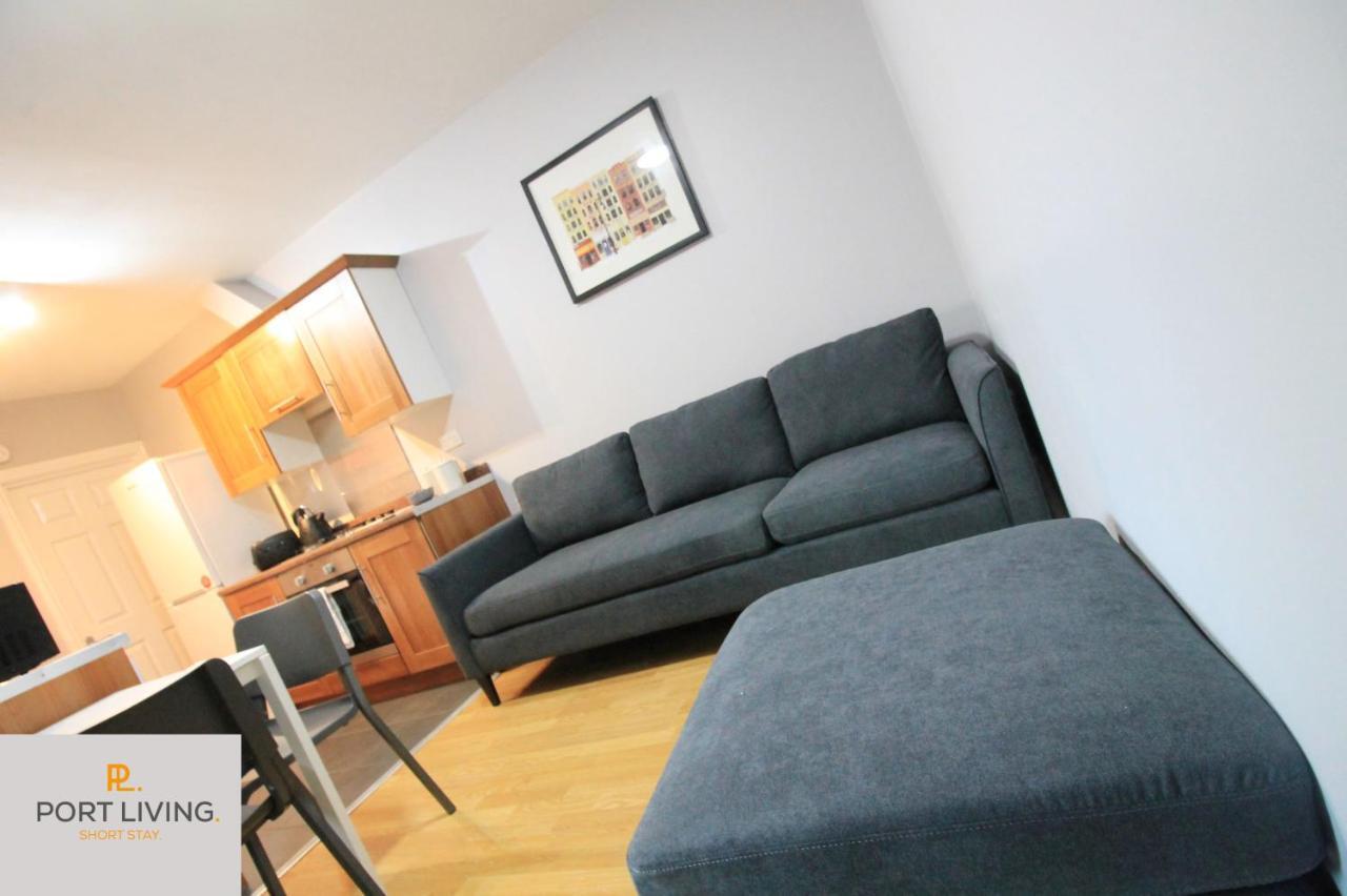 ---port Living--- - Jesmond - Apartment- 3 Beds - 3 Baths - 1-6 Guests Apartment