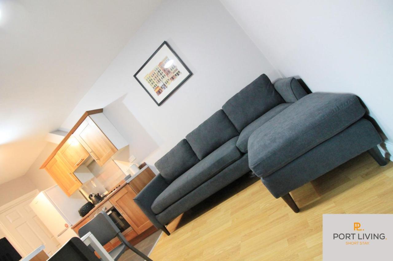 ---port Living--- - Jesmond - Apartment- 3 Beds - 3 Baths - 1-6 Guests Apartment