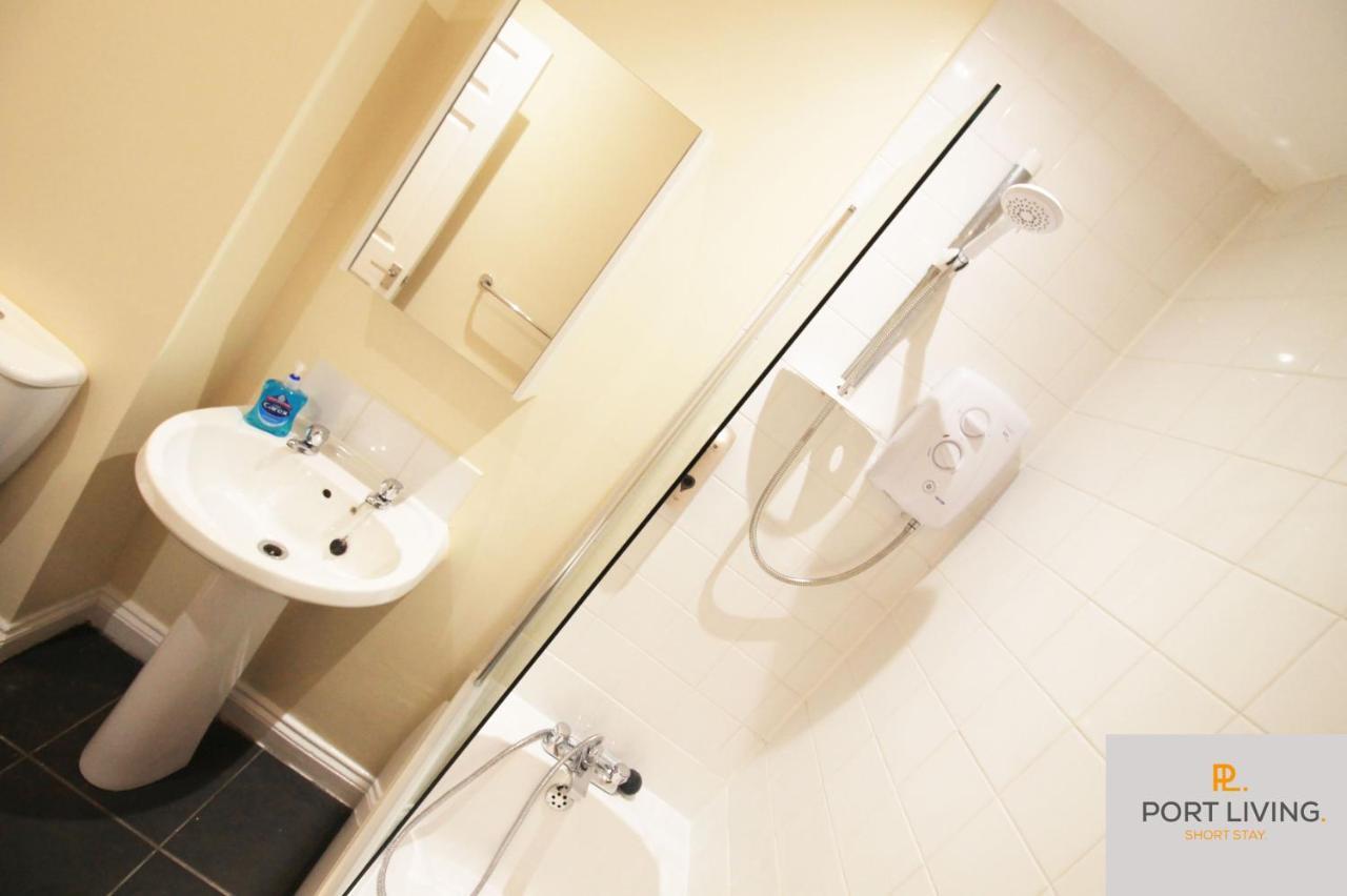 ---port Living--- - Jesmond - Apartment- 3 Beds - 3 Baths - 1-6 Guests