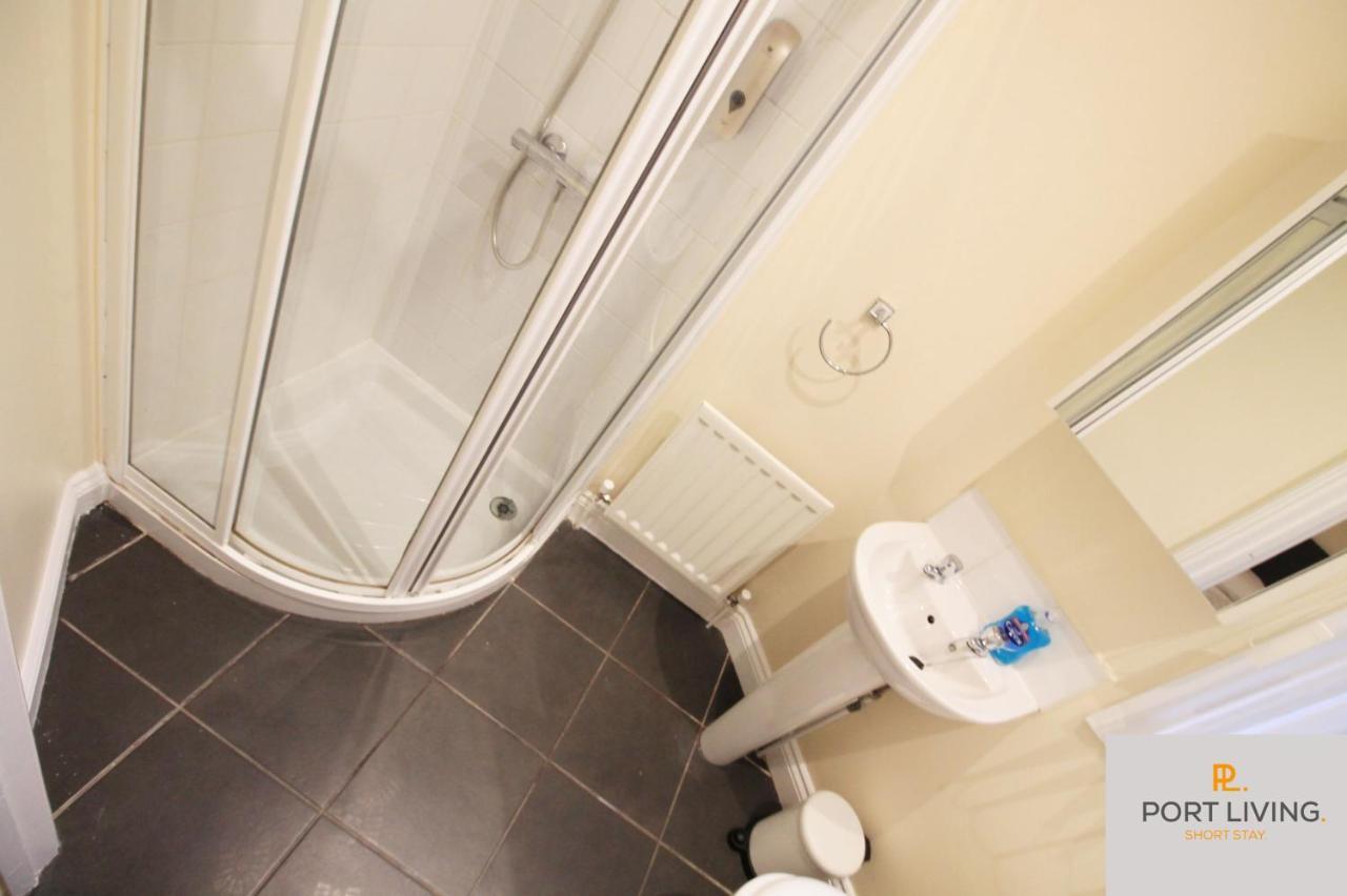 ---port Living--- - Jesmond - Apartment- 3 Beds - 3 Baths - 1-6 Guests *