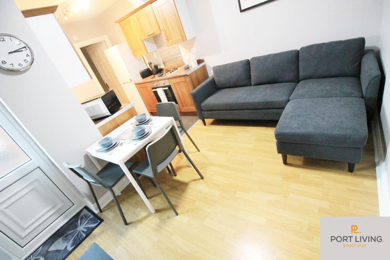 ---port Living--- - Jesmond - Apartment- 3 Beds - 3 Baths - 1-6 Guests Apartment *