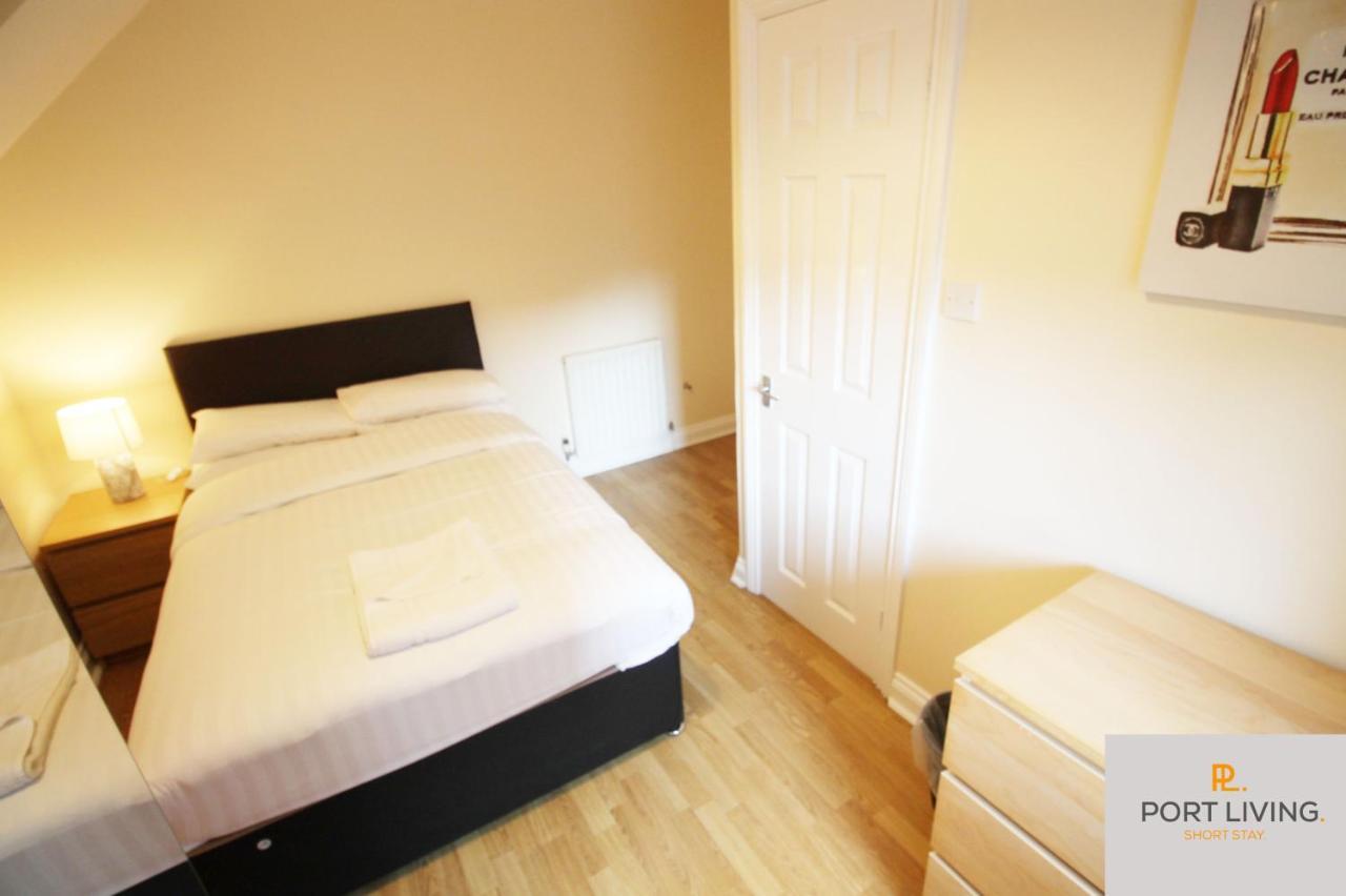 Apartment ---port Living--- - Jesmond - Apartment- 3 Beds - 3 Baths - 1-6 Guests
