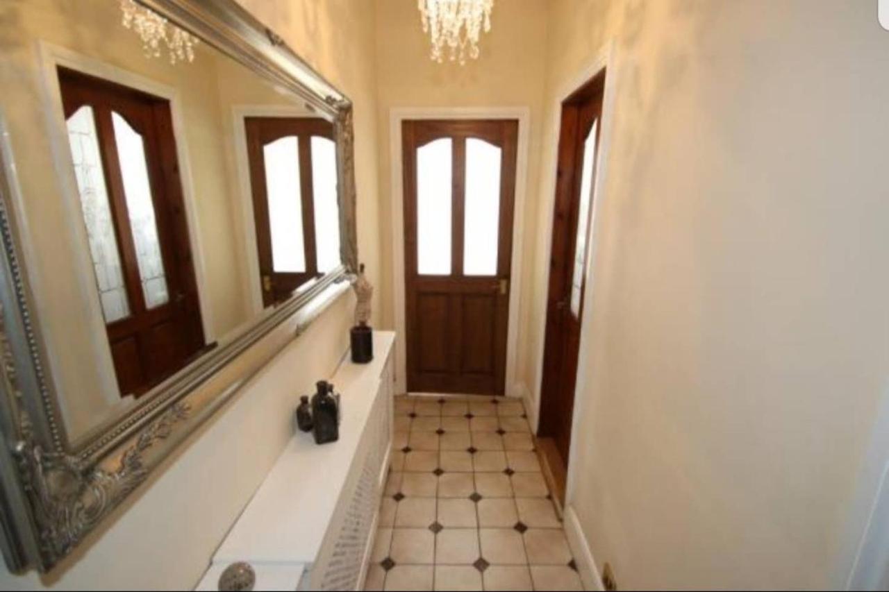 Apartment 8 Bed House 2 Miles