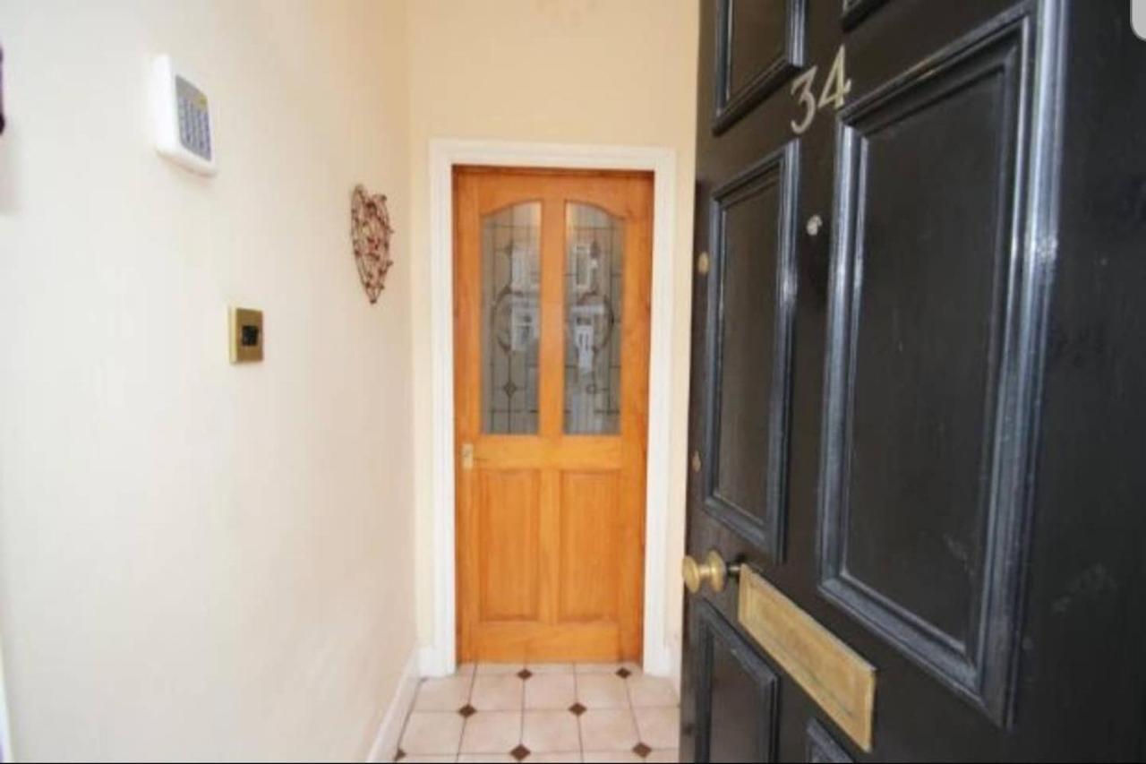 8 Bed House 2 Miles Apartment Newcastle upon Tyne