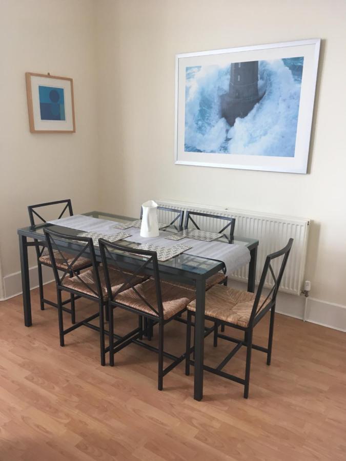 Jesmond Two Bedroom With Free Parking Apartment *