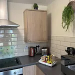 Stylish 2Br - Newcastle - City Centre & St James - Parking