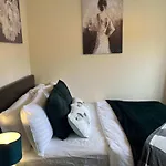 Stylish 2Br - Newcastle - City Centre & St James - Parking