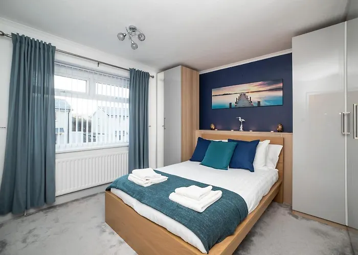 Gorgeous Modern 4 Bedroom House - Free Parking And Netflix By Wha For Contractors, Relocation, Business Travelers