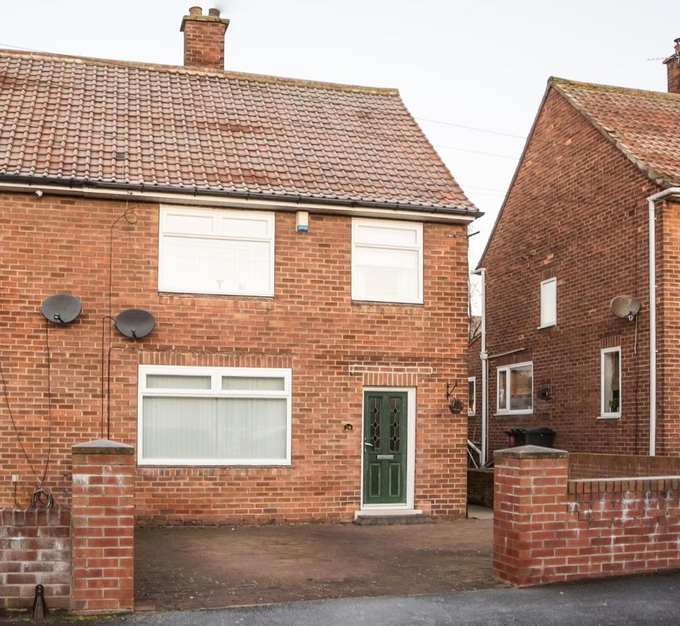 Apartment Gorgeous Modern 4 Bedroom House - Free Parking And Netflix By Wha For Contractors, Relocation, Business Travelers Newcastle upon Tyne