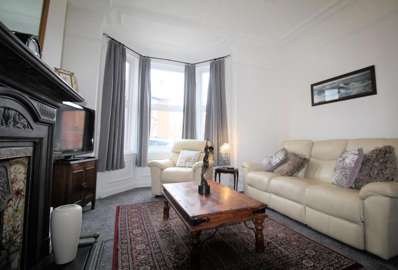 Heaton Haven: Spacious Period With Modern Comforts Holiday home