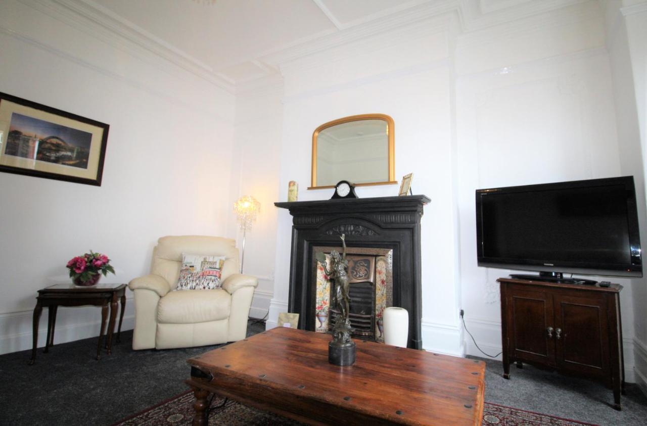 Heaton Haven: Spacious Period With Modern Comforts Holiday home
