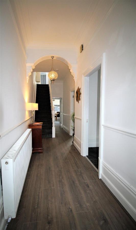 Heaton Haven: Spacious Period With Modern Comforts Holiday home