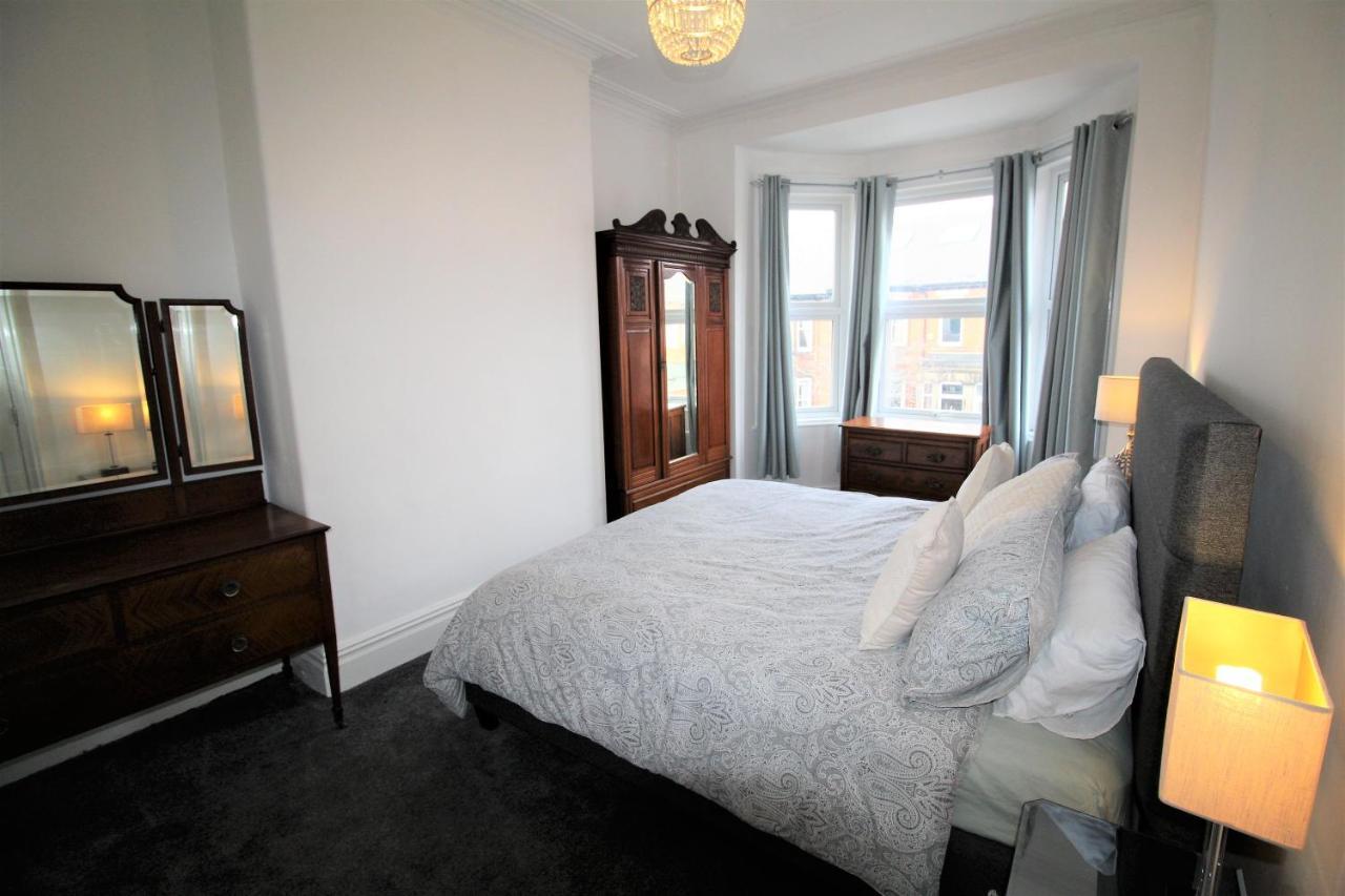 Heaton Haven: Spacious Period With Modern Comforts Holiday home