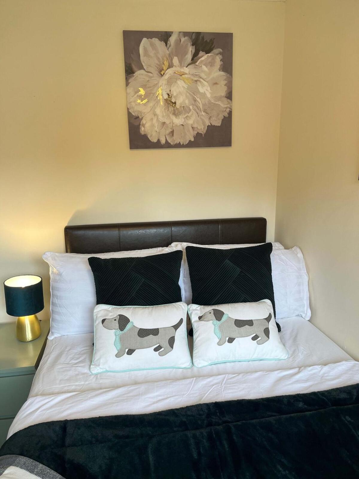 Stylish 2br - - Centre & St - Parking Apartment