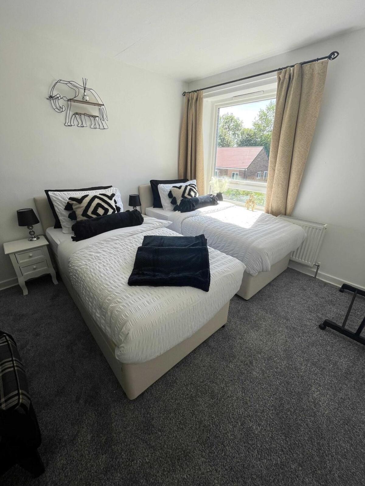 Stylish 2br - - Centre & St - Parking Apartment *
