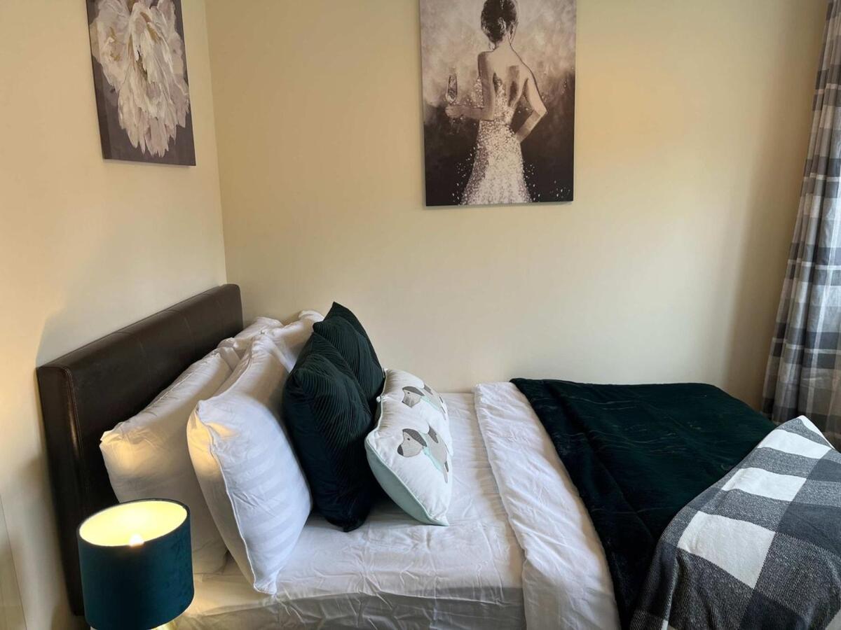 Stylish 2br - - Centre & St - Parking Apartment *