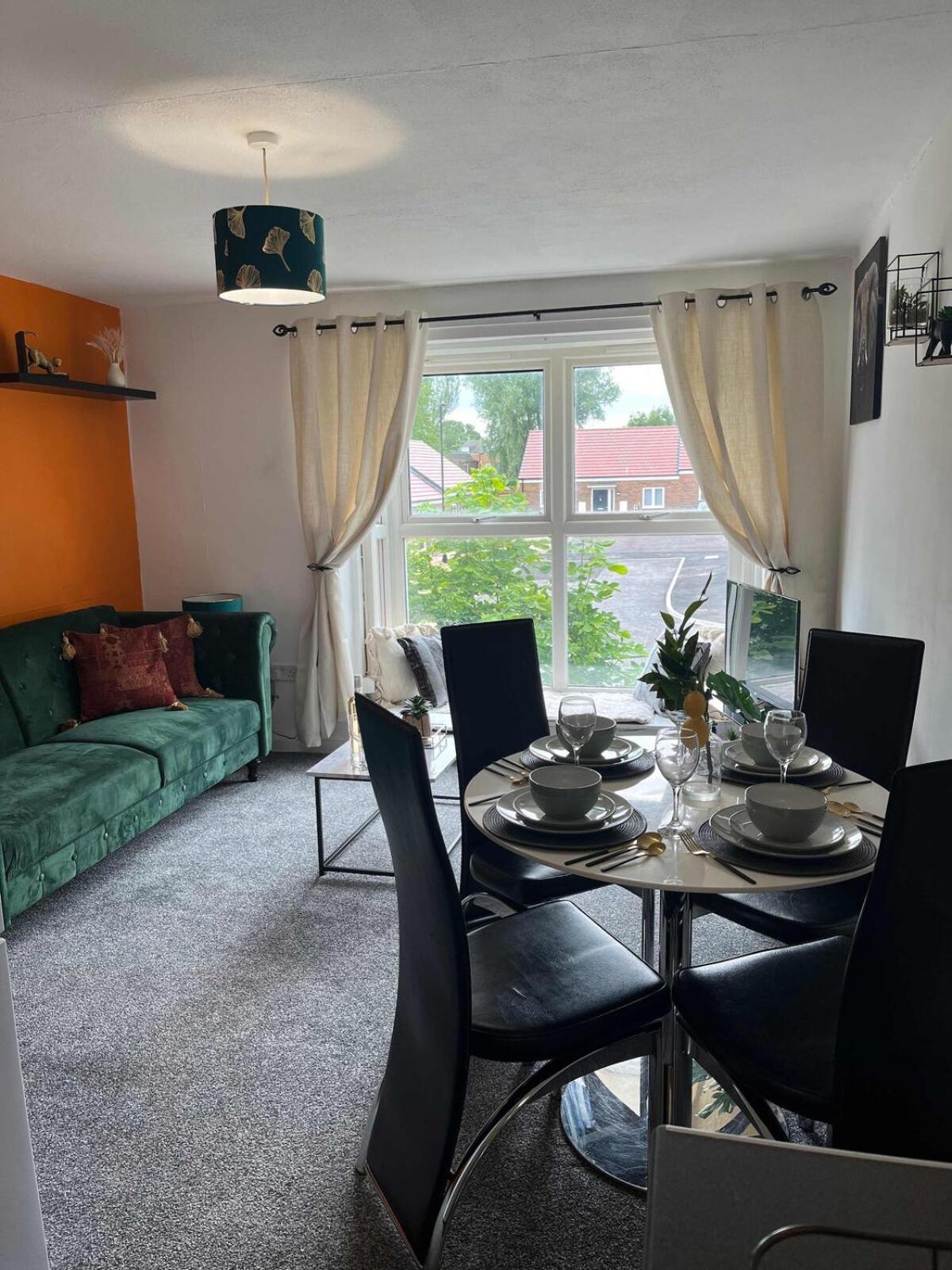 Stylish 2br - - Centre & St - Parking Apartment